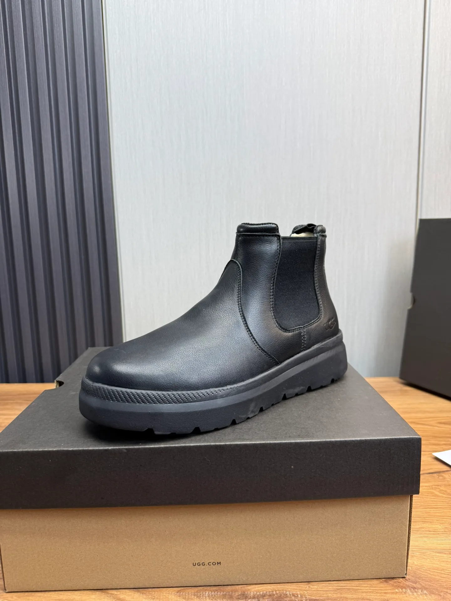 Men's shoes 💰480💰 [UGG] Hot winter warm boots 🐑Purely hand-stitched! Simple and stylish design, frosted cowhide➕Comfortable and warm wool➕UGG original outsole‼ ️Soft and comfortable to wear, good warmth retention, and excellent foot feel. Regular size 41-47
